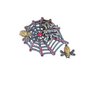 spider web brooch‎